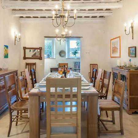 فيلة Casa Sant'elia 10, Emma Filottrano