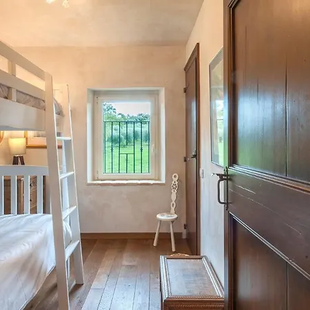 Casa Sant'elia 10, Emma