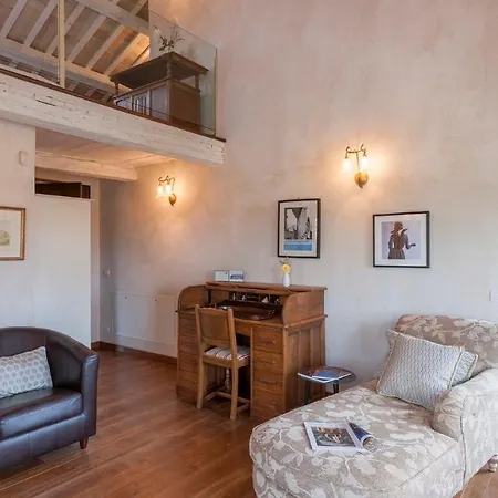 Casa Sant'elia 10, Emma فيلة *