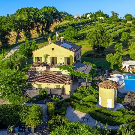 فيلة Casa Sant'elia 10, Emma Filottrano